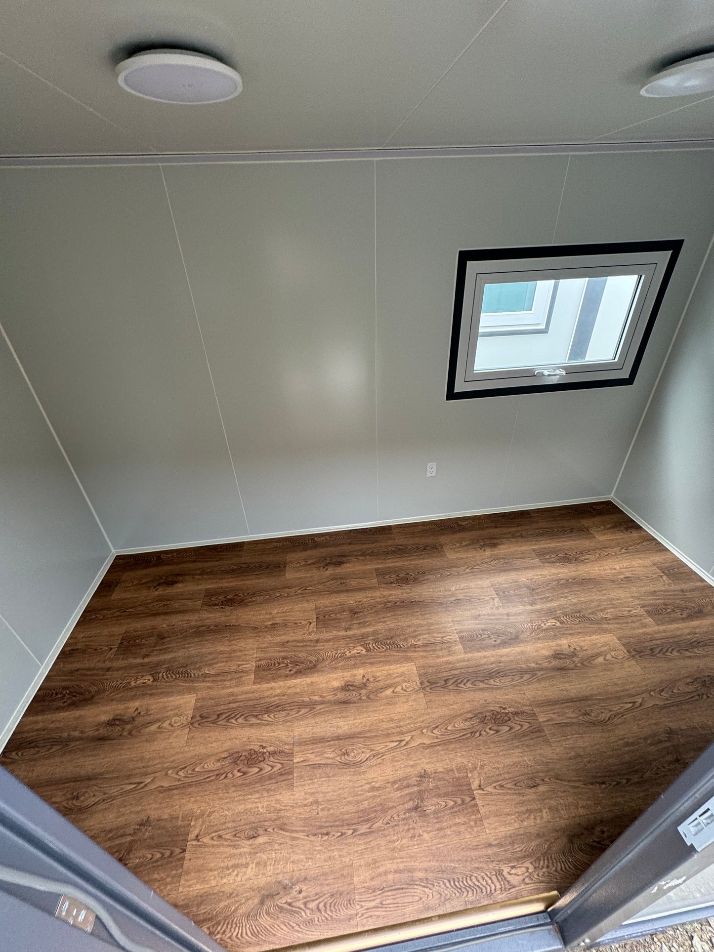 7x10 Prefabricated Office